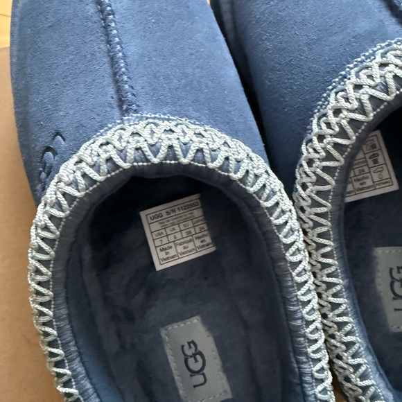 UGG Cozy Blue Platform Shoes - Picture 5 of 5